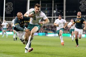 Tommy Bowe scores the winning try against South Africa
